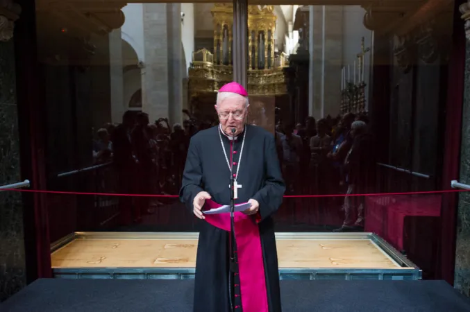 La esposizione della Sindone  |  | Arcidiocesi di Torino / Renzo Bussio 