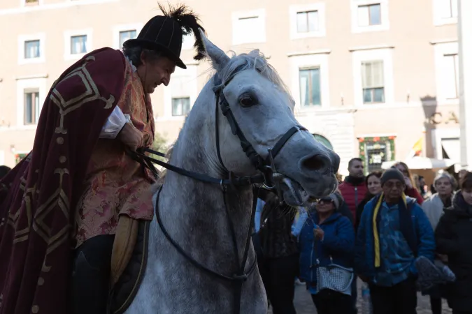 Un personaggio del corteo di Roma |  | Daniel Ibanez, ACI group