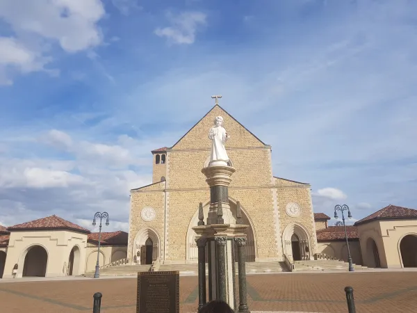 Santuario di Hanceville | Il Santuario del Preziosissimo Sacramento, ad Hanceville. Nella piazza antistante è situata una statua del Divino Bambino | Andrea Gagliarducci / ACI Stampa