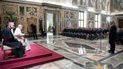 Papa Francesco incontra i dirigenti e al Personale dell'Ispettorato di Pubblica Sicurezza presso il Vaticano, Sala Clementina, Palazzo Apostolico Vaticano, 26 marzo 2018 / Vatican Media / ACI Group