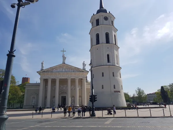 Cattedrale di Vilnius | La cattedrale di Vilnius, dedicata a Maria Assunta. Nello spiazzale antistante, si terrà un grande incontro di Papa Francesco con i giovani | AG / ACI Stampa