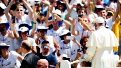 Papa Francesco arriva in piazza San Pietro, per l'incontro con i giovani arrivati #permillestrade, 12 agosto 2018 / Daniel Ibanez / ACI Group 