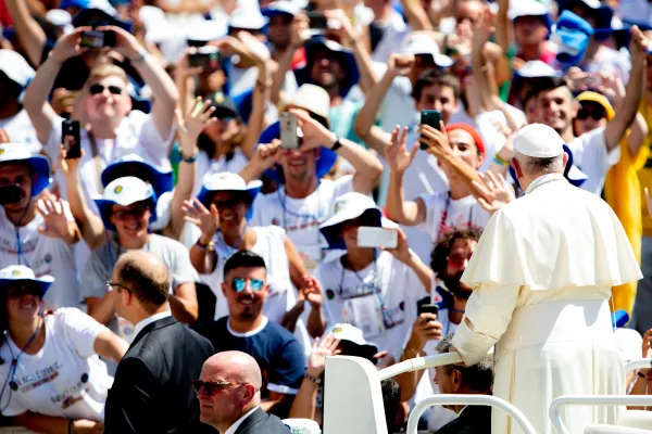 Papa Francesco arriva in piazza San Pietro, per l'incontro con i giovani arrivati #permillestrade, 12 agosto 2018 / Daniel Ibanez / ACI Group 