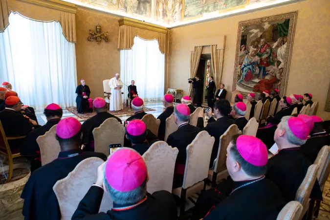 Papa Francesco, Sala del Concistoro | Papa Francesco incontra i partecipanti alla Plenaria del Pontificio Comitato per i Congressi Eucaristici Internazionali, Sala del Concistoro, 10 novembre 2018 | Vatican Media / ACI Group