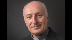 Un ritratto di padre Johan Verschueren, sj / Don Doll, SJ - da https://www.jesuits.global/2019/11/14/new-delegate-for-the-interprovincial-houses-and-works-of-the-society-of-jesus-in-rome-dir/