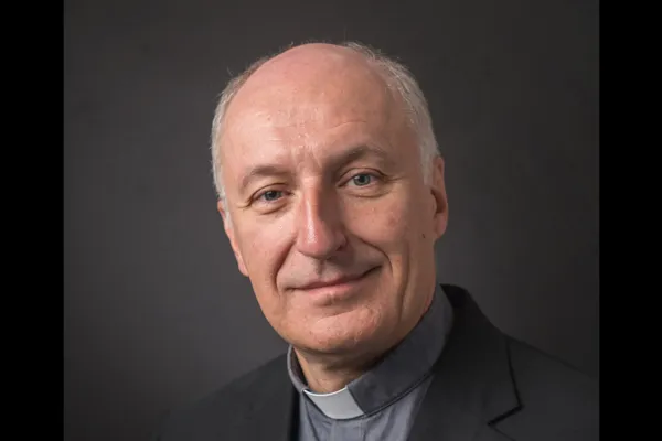 Un ritratto di padre Johan Verschueren, sj / Don Doll, SJ - da https://www.jesuits.global/2019/11/14/new-delegate-for-the-interprovincial-houses-and-works-of-the-society-of-jesus-in-rome-dir/