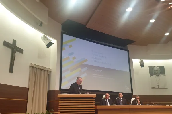 Il Cardinale Pietro Parolin durante la presentazione del Bilancio Sociale del Bambino Gesù, 24 luglio 2019 / AG / ACI Group