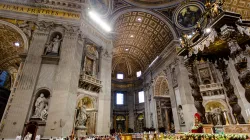 Papa Francesco nella Basilica di San Pietro, durante i Vespri di apertura del Mese Missionario Straordinario, 1 ottobre 2019 / Daniel Ibanez / ACI Group