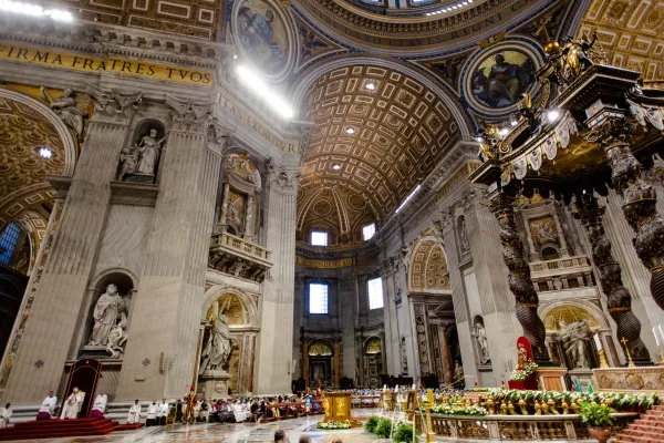 Papa Francesco nella Basilica di San Pietro, durante i Vespri di apertura del Mese Missionario Straordinario, 1 ottobre 2019 / Daniel Ibanez / ACI Group