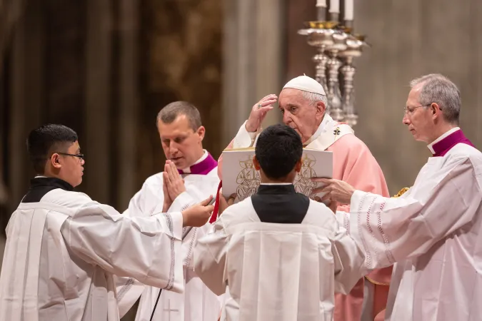 Papa Francesco, Messa per la comunità filippina | Papa Francesco presiede la Messa per la comunità filippina a Roma, Basilica di San Pietro, 15 dicembre 2019 | Daniel Ibanez / ACI Group