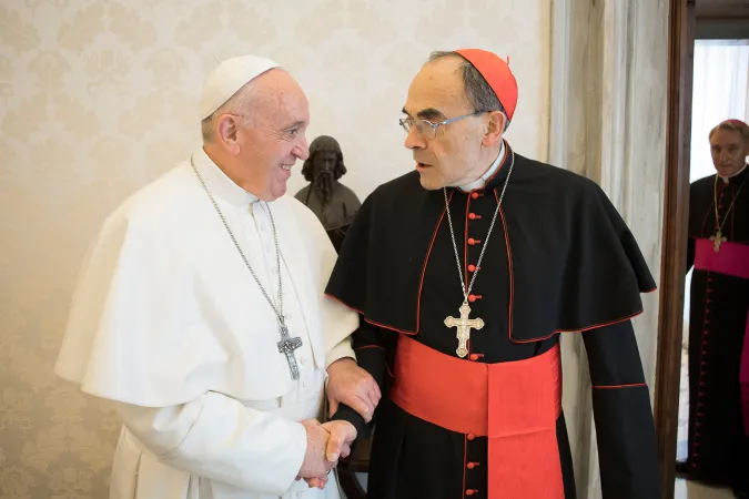 Il Papa con il Cardinale Barbarin  |  | Vatican Media - ACI Group