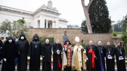 I celebranti della preghiera ecumenica presso la statua di San Gregorio di Narek in Vaticano / Daniel Ibanez / ACI Group