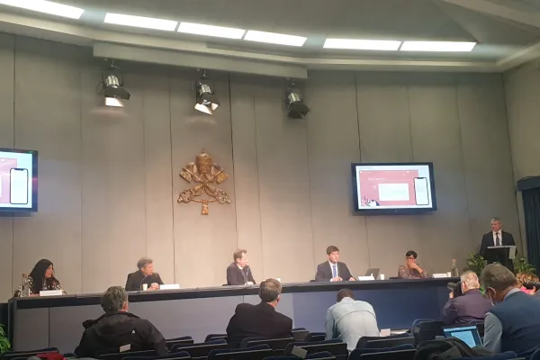 La presentazione di Clicktopray and www.prayforthesynod.va, Sala Stampa della Santa Sede, 19 ottobre 2021  / AG