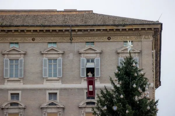 Papa Francesco durante la recita di un Angelus / Daniel Ibanez / ACI Group