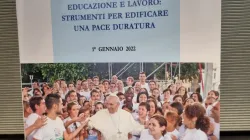 La copertina del Messaggio di Papa Francesco per la Giornata Mondiale per la Pace 2022
 / AG / ACI Group