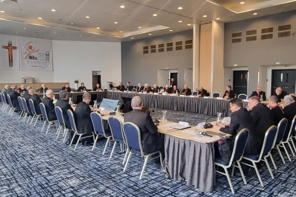 Un momento dell'incontro dei vescovi al termine dell'Assemblea Continentale del Sinodo, Praga, 11 febbraio 2023 / CCEE