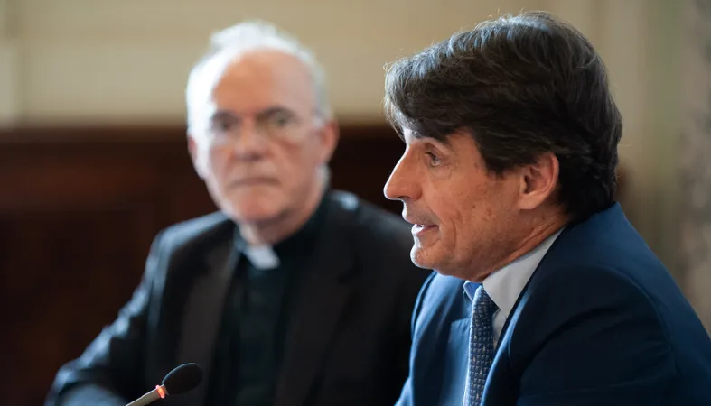 Jean-Baptiste de Franssu | Jean-Baptiste de Franssu, presidente dello IOR, relaziona al Foro OMNES, Pontificia Università della Santa Croce, 4 giugno 2024 | OMNES @Gianni Proietti