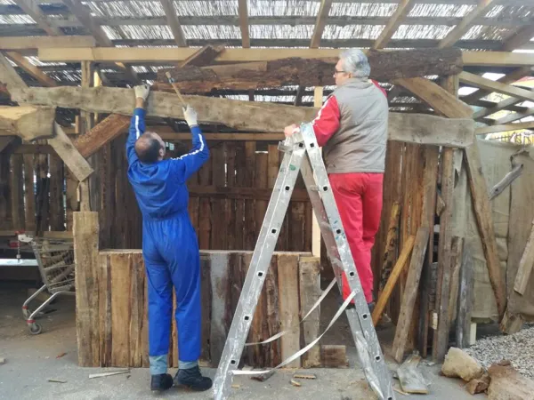 Il presepe vivente 2017, lavori in corso  |  | Parrocchia di San Giulio Papa 