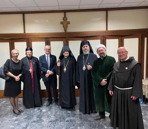 Religious Track | I partecipanti al Religious Track prima dell'incontro con il PApa a Nicosia. A sinistra, Salpy Weiderud | Religious Track