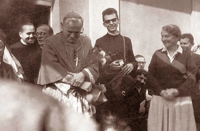  Hanna Chrzanowska con Karol Wojtyła in visita ai malati  |  | Arcidiocesi di Cracovia 