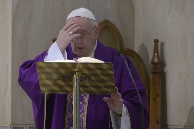 Papa Francesco, Santa Marta | Papa Francesco durante una Messa a Santa Marta | Vatican Media / ACI Stampa