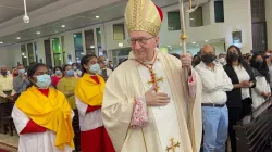 Il Cardinale Parolin celebra Messa nella chiesa di St. Mary, Dubai, 17 marzo 2022 / Vicariato Apostolico dell'Arabia del Sud