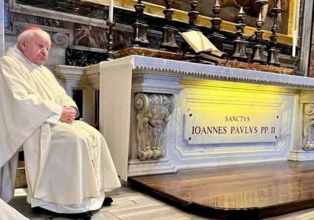 Il cardinale celebra la messa alla tomba di San Giovanni Paolo II |  | Fondazione Ratzinger