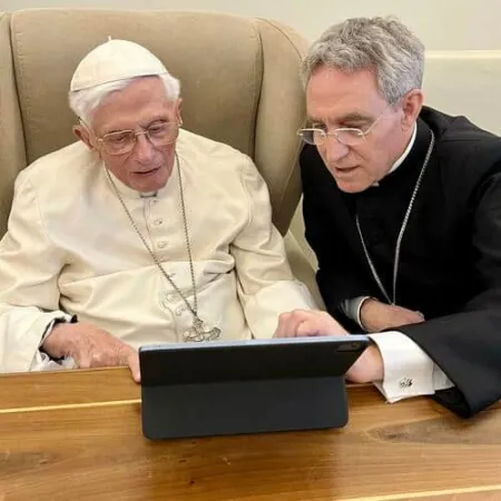 Una recente foto di Benedetto XVI  |  | Fondazione Ratzinger 