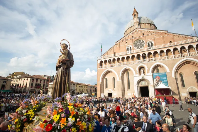 Alcune immaginj di archivio della Processione a Padova  |  | PISAP OFMCOnv