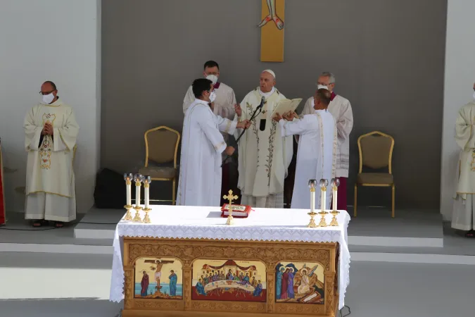 Papa Francesco, Santa Messa nel GSP Stadium di Nicosia |  | AG / ACI Stampa