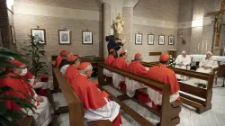 Benedetto XVI incontra i nuovi cardinali con Papa Francesco nel monastero Mater Ecclesiae, 28 novembre 2020 / Vatican Media / ACI Group