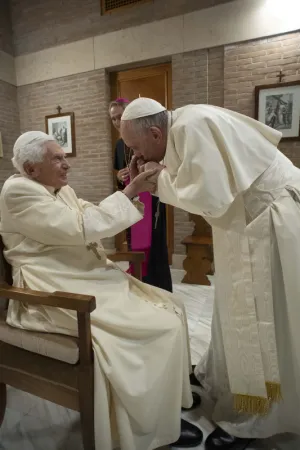 Benedetto XVI e Papa Francesco (2020) |  | Vatican Media 