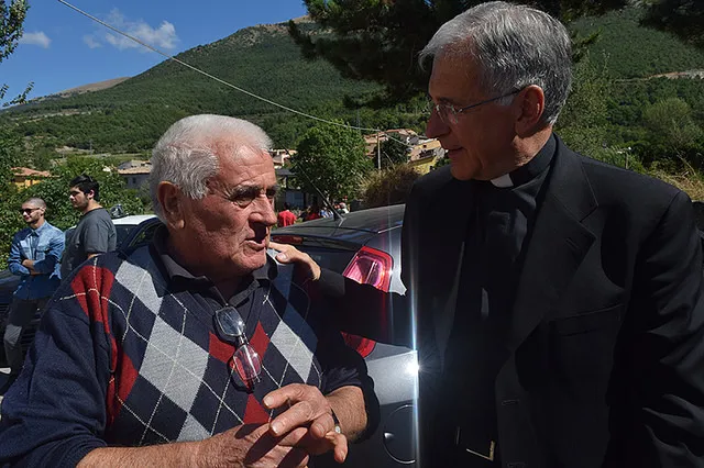 L'arcivescovo di Spoleto Norcia Renato Boccardo in visita ai terremotati |  | Diocesi di Spoleto Norcia