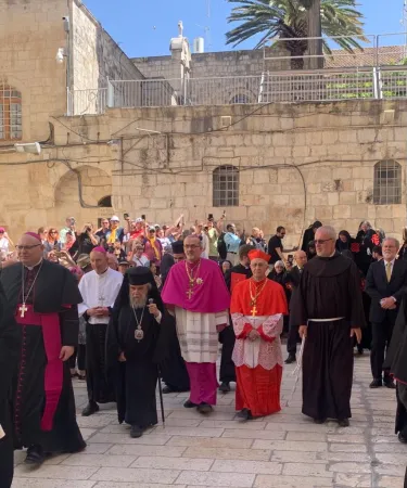 Le foto dell'ingresso al Santo Sepolcro del Cardinale Filoni  |  | OESSH 