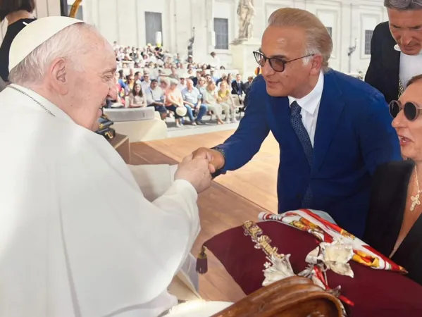 Peppe Spadafora durante un incontro Papa Francesco |  | Peppe Spadafora durante un incontro Papa Francesco / Famiglia Spadafora