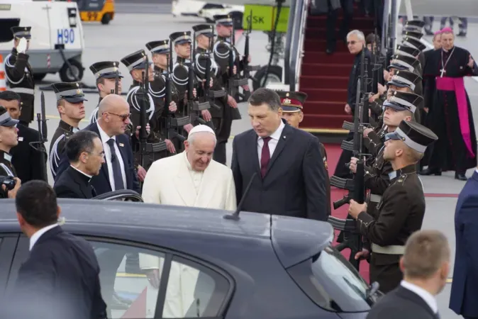 L'arrivo del Papa in Lettonia |  | AG / ACI stampa