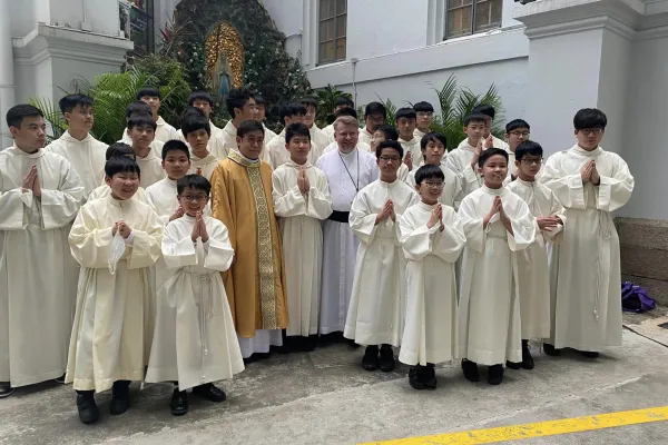 Padre Fung, primo missionario oblato proveniente da Hong Kong, subito dopo l'ordinazione / Facebook / Serra Club Hong Kong