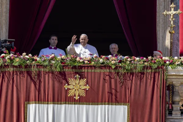 Papa Francesco dalla Loggia della Benedizione, 9 aprile 2023 / Pablo Esparza / ACI Group