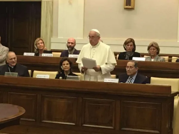 Papa Francesco, Casina Pio IV | Papa Francesco in un passato incontro a Casina Pio IV, dove oggi si firma la dichiarazione sul fine vita delle Religioni Abramitiche | Mary Shovlain/ EWTN