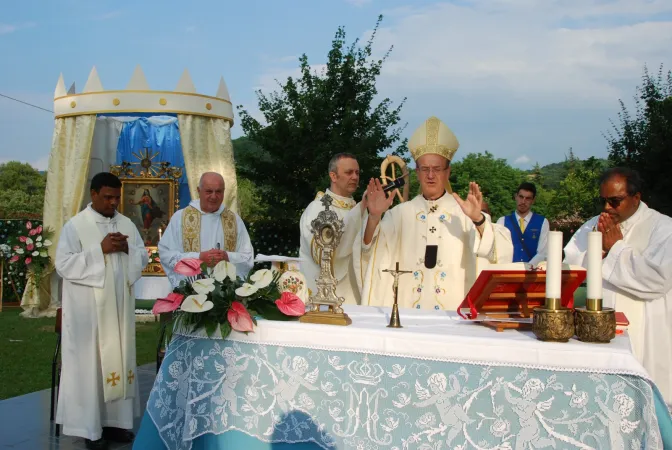 L'Arcivescovo Sandro Salvucci - Arcidiocesi di Urbino-Urbania-Sant'Angelo in Vado |  | L'Arcivescovo Sandro Salvucci - Arcidiocesi di Urbino-Urbania-Sant'Angelo in Vado