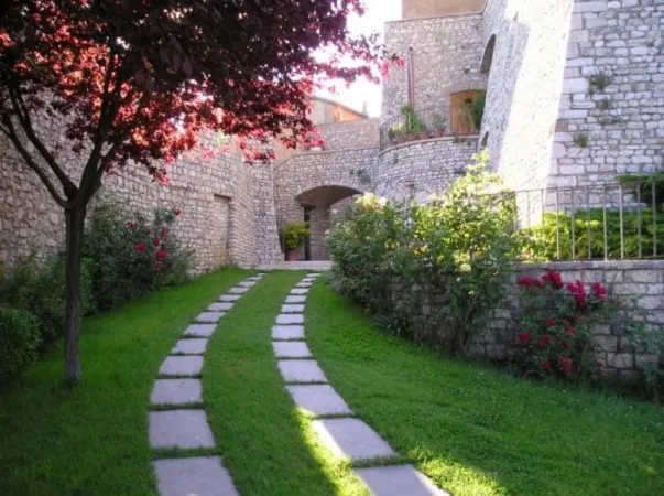 Una veduta del monastero |  | suore clarisse di Fara in Sabina