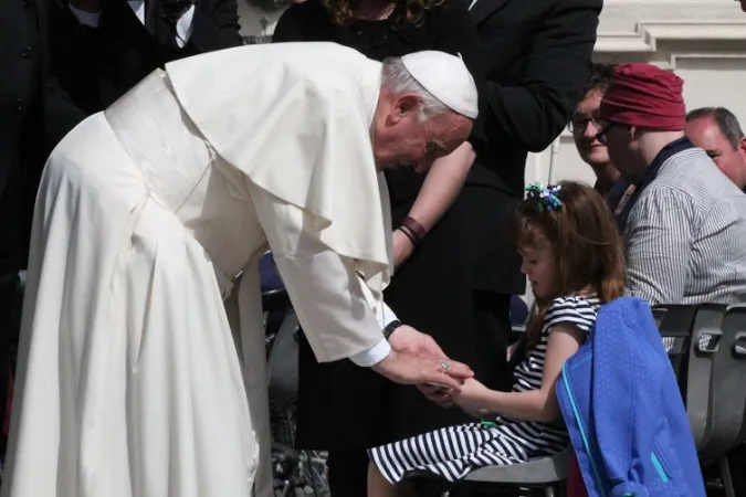 Il Papa incontra la piccola Lizzy |  | Aci Group