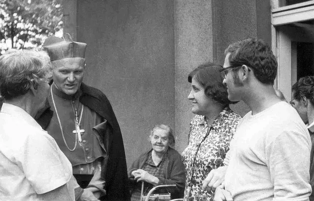  Hanna Chrzanowska con Karol Wojtyła in visita ai malati  |  | Arcidiocesi di Cracovia 