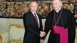 Incontro tra il Cardinale Parolin, segretario di Stato e al tempo ancora arcivescovo, e il presidente Vladimir Putin, durante la prima visita del presidente russo in Vaticano nel novembre 2013 / Sito ufficiale del Cremlino