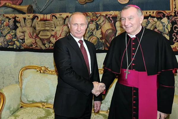 Incontro tra il Cardinale Parolin, segretario di Stato e al tempo ancora arcivescovo, e il presidente Vladimir Putin, durante la prima visita del presidente russo in Vaticano nel novembre 2013 / Sito ufficiale del Cremlino