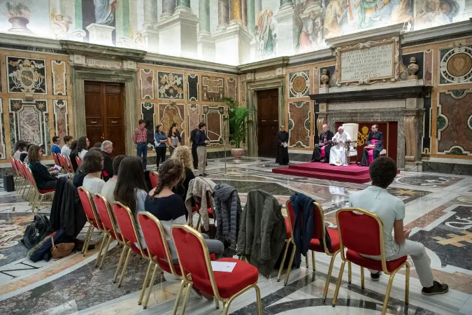 Papa Francesco, Sala Clementina | Papa Francesco incontra i giovani della diocesi di Viviers, Sala Clementina, Palazzo Apostolico Vaticano, 29 ottobre 2018 | Vatican Media / ACI Group 