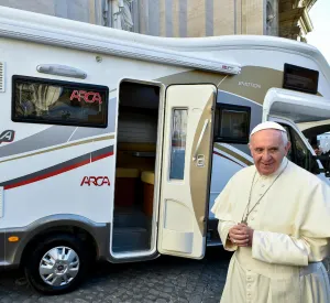 Papa Francesco e il camper |  | L'Osservatore Romano Foto-ACI group