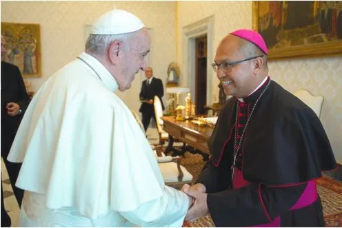 Ryan P. Jimenez | Il nuovo arcivesocvo di Agana Ryan P. Jimenez con Papa Francesco | Arcidiocesi di Agana / Facebook