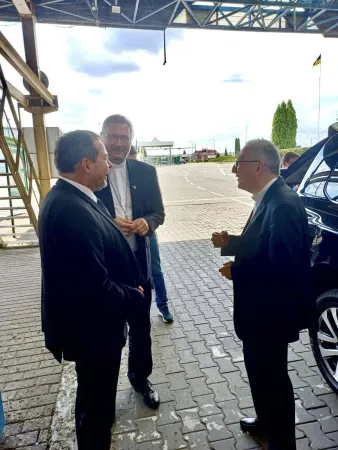 Cardinale Parolin in Ucraina | L'arrivo del Cardinale Parolin in Ucraina, accolto dal nunzio, l'arcivescovo Kulbokas, e dall'ambasciatore Yurash | profillo Andryi Yurash