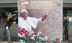 Un banner del viaggio di Papa Francesco a Giakarta / Salvatore Cernuzio / Vatican News